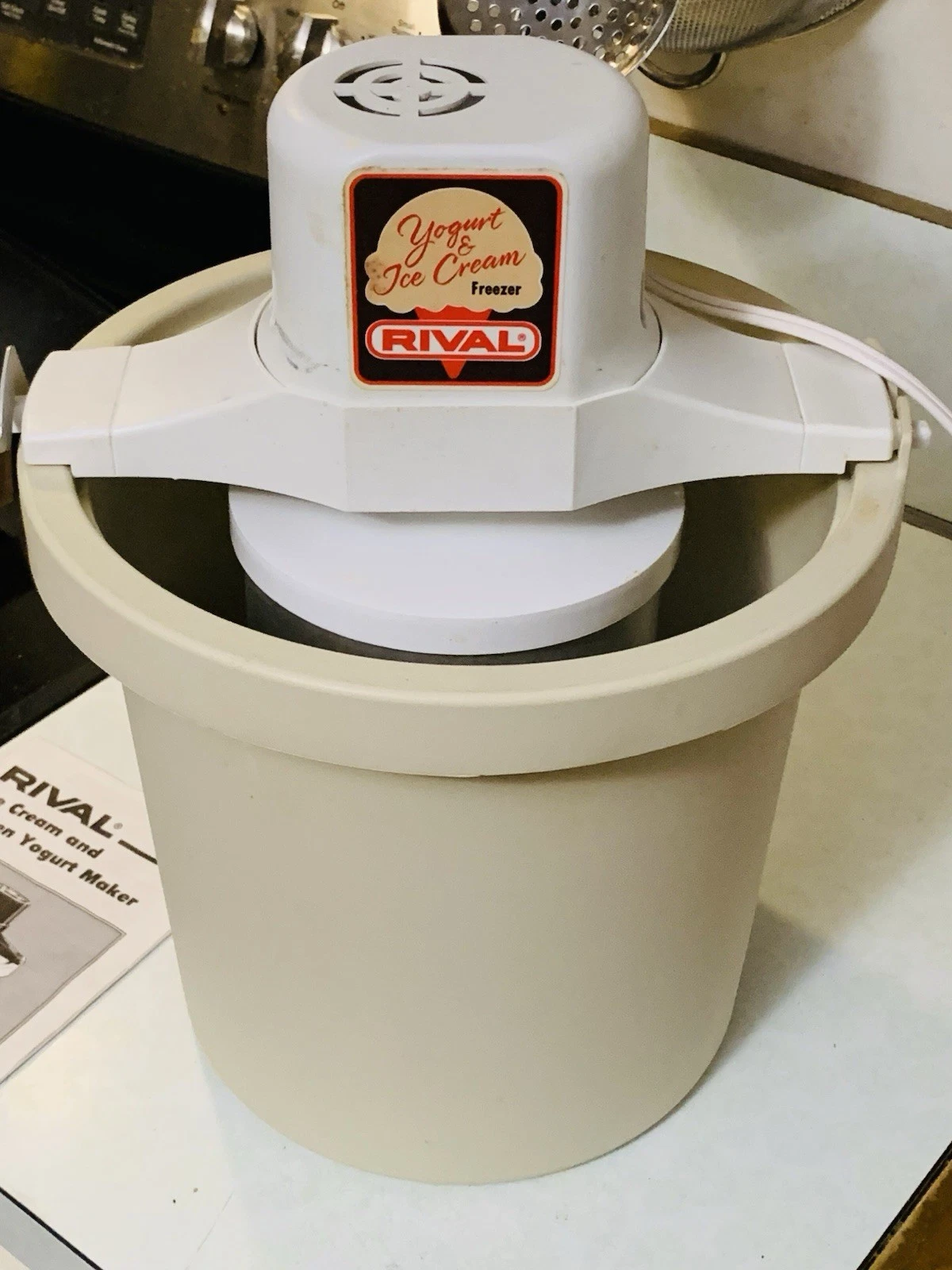 Vintage USA Rival Ice Cream & Yogurt Freezer Peach 4 Quart Electric #8401 As Is