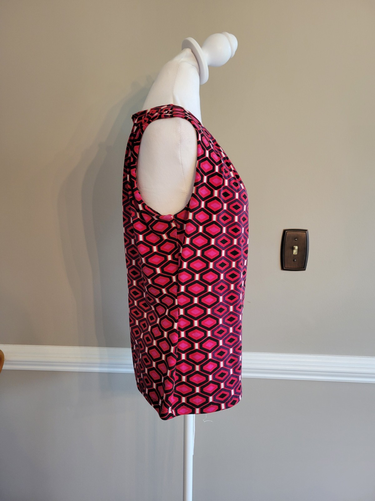 Calvin Klein Red Geometric Pattern Sleeveless She… - image 3