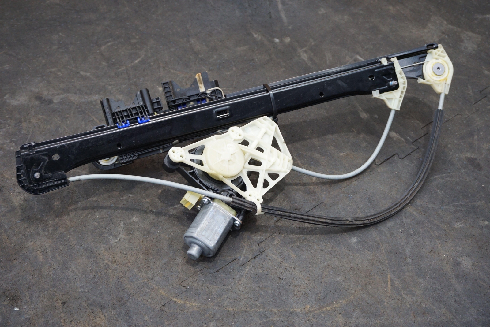 Rear Right Door Window Regulator Motor Assembly OEM 4M0839462A Bentley Bentayga