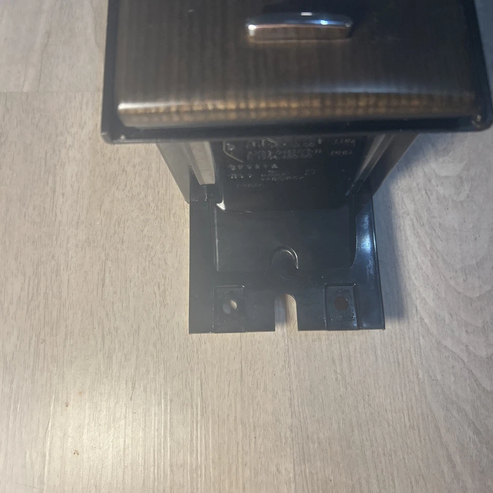 Jaguar XF XFR XFR-S 2009 A 2015 - consola central cenicero compartimento encendedor Foto 3 de 4