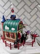 Department 56 North Pole Series Petting Zoo Christmas Village w/ Box #56823 READ