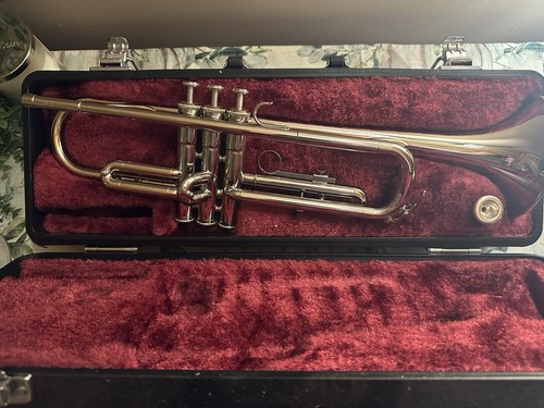 Yamaha YTR1310 Silver Trumpet With Hard Case. Excellent Condition!