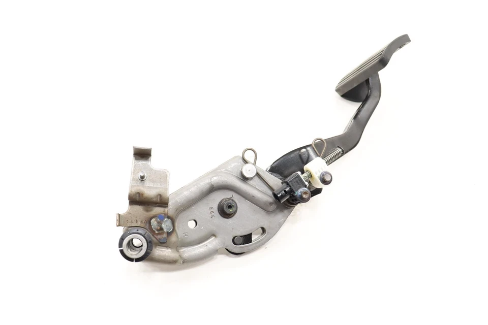 Chevrolet Suburban 2015-2020 pedal de freno delantero con soporte OEM 84378256 Foto 3 de 4