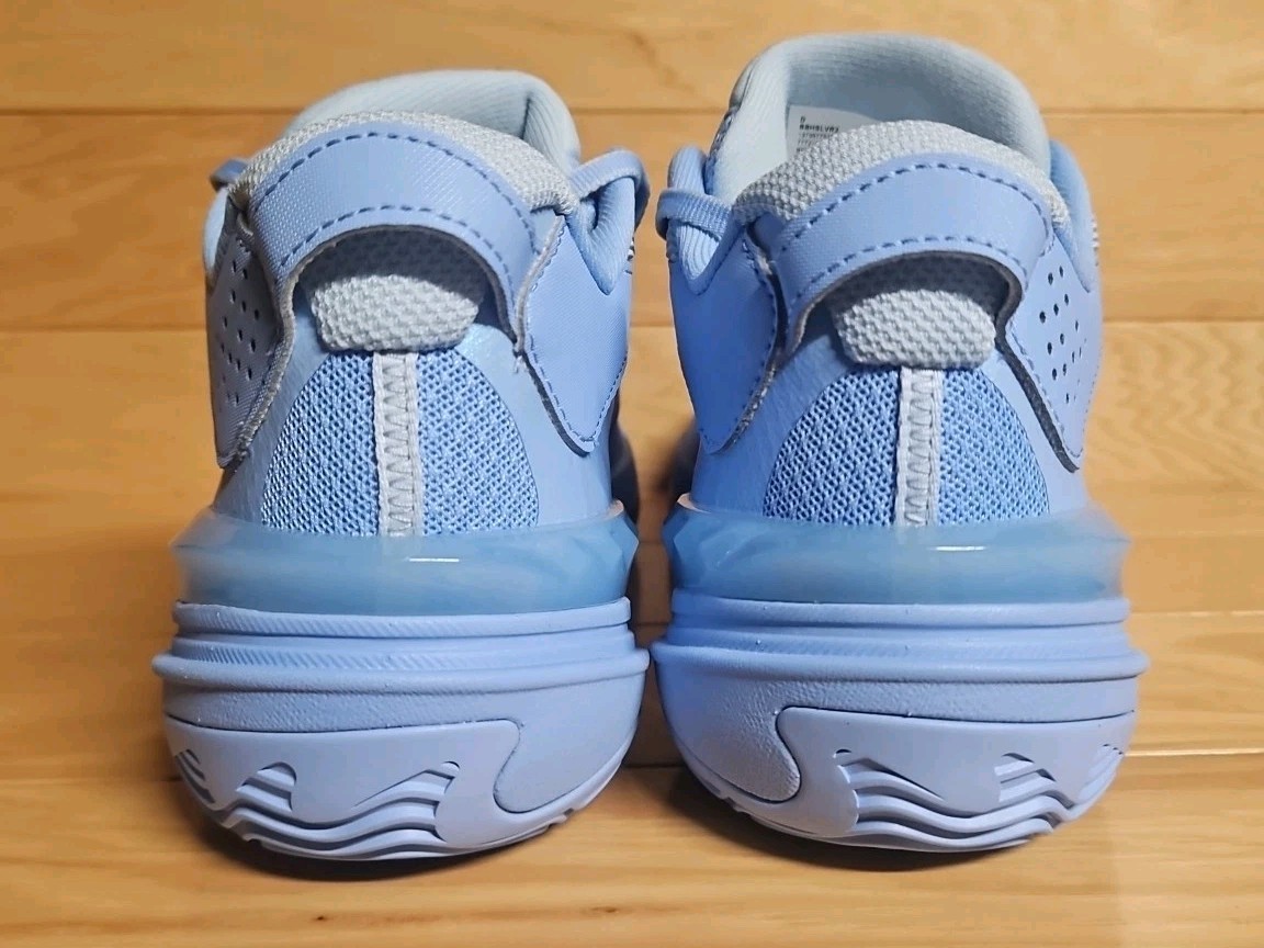 New Balance Hesi Low V2 Electric Sky Blue Size 8.5 Mens Basketball