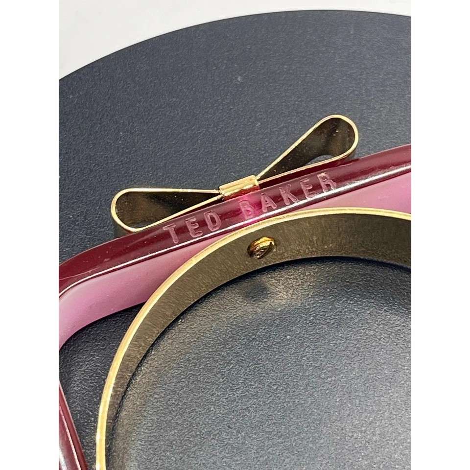 Brazalete TED BAKER Logo Púrpura Acrílico Arco Cuadrado Tono Dorado Foto 4 de 4