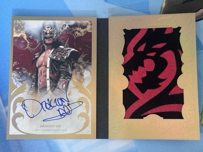 2025 Topps WWE Royalty Autographed Jumbo Booklet /25 Dragon Lee   Dragon Patch 