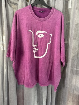 ASOS DESIGN   LILA/WEISSES T-SHIRT OBERTEIL MIT GESICHTSLINIE ZEICHNUNG UK 4XL (26 28) GC
