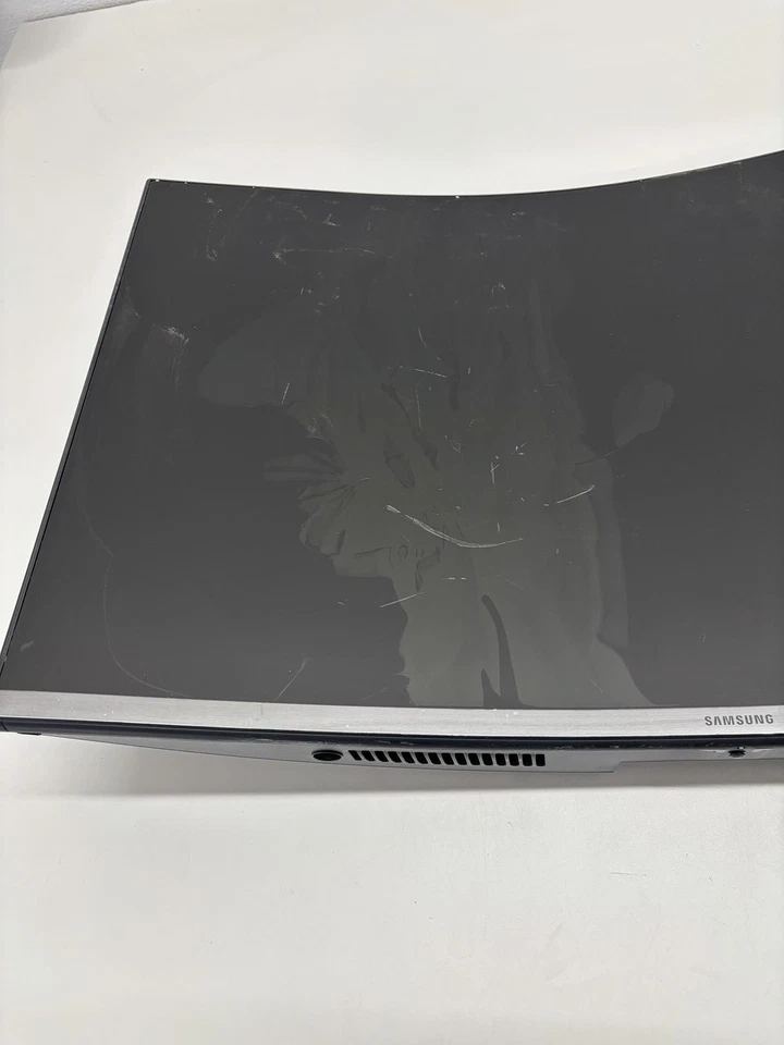 SAMSUNG 32-inch T55 Series - 1000R Curved Monitor: 75Hz, 4ms (Damaged Screen) - Image 3 of 4