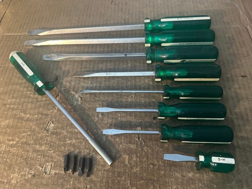 8 OLDER S-K TOOLS SCREWDRIVERS + A 1/4" HEX MAGNETIC DRIVER WITH BITS USA