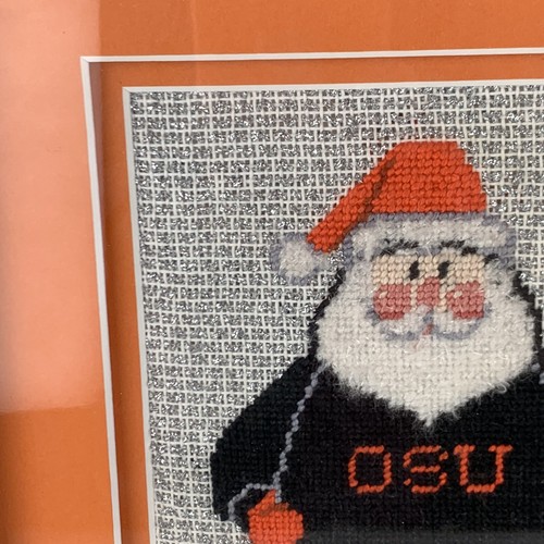 Completado OSU Oklahoma State Oregon State University Crewel Santa ¡Diversión enmarcada! - Imagen 6 de 9
