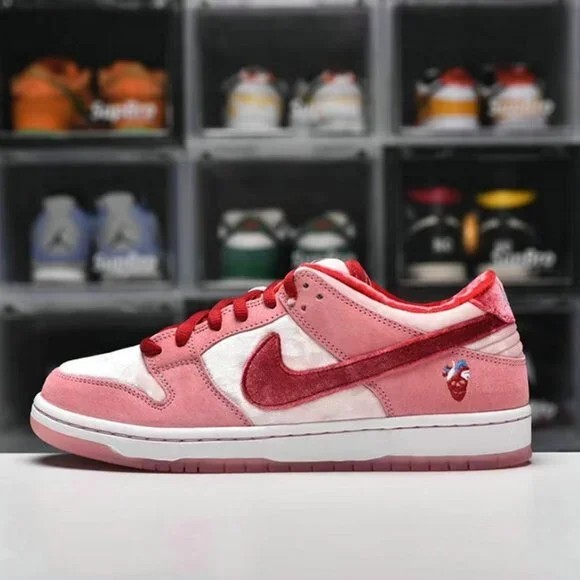Nike Dunk Low SB x StrangeLove Valentines Day Men's shoes Nike Dunk Low SB x StrangeLove Valentines Day Men's shoes