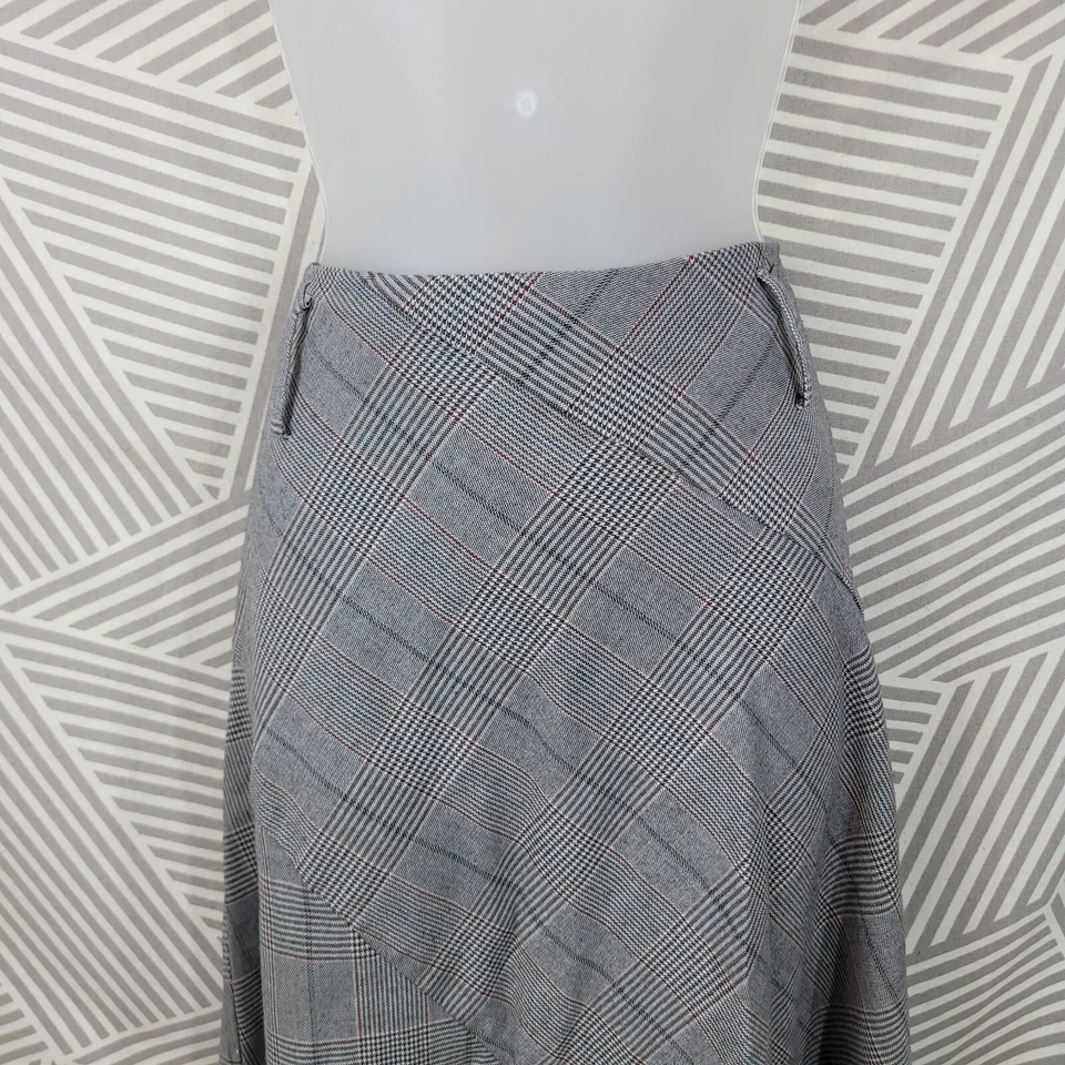 Falda Dressbarn Talla 10 Dark Academia Royalcore Midi Larga a Cuadros Gris Rojo De Colección Foto 3 de 4