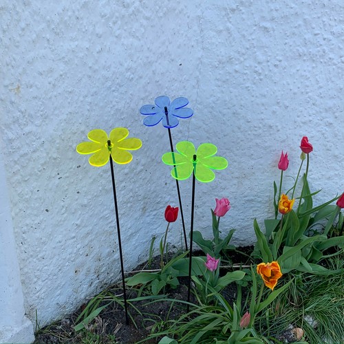 Großer Sonnenfänger Gartenpfahl 3er Set Gänseblümchen Ornament Deko Accessoire bunt - Bild 10 von 20