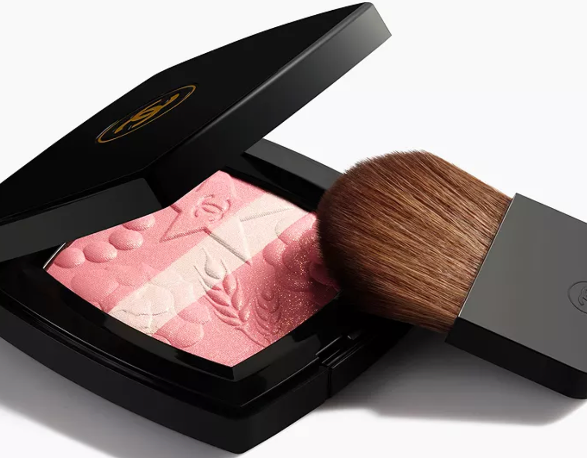 CHANEL 997 ROSE　シャネル フェイスカラー　ホリデー限定 CHANEL Illuminating Powder Blush #997 ROSE LUMIERE Holiday 2025