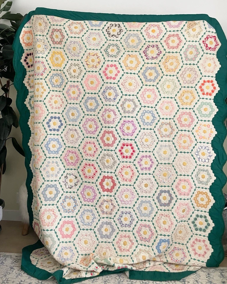 Vintage 1930s Hand pieced Feed sack Grandmother’s Garden Quilt - Image 2 of 4