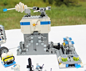LEGO Factory Space 10191 Star Justice w/ Droids, Astronauts 100% Complete
