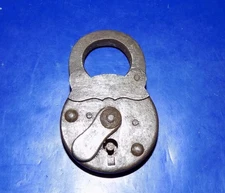 Vintage or Antique Unbranded Padlock (no key)