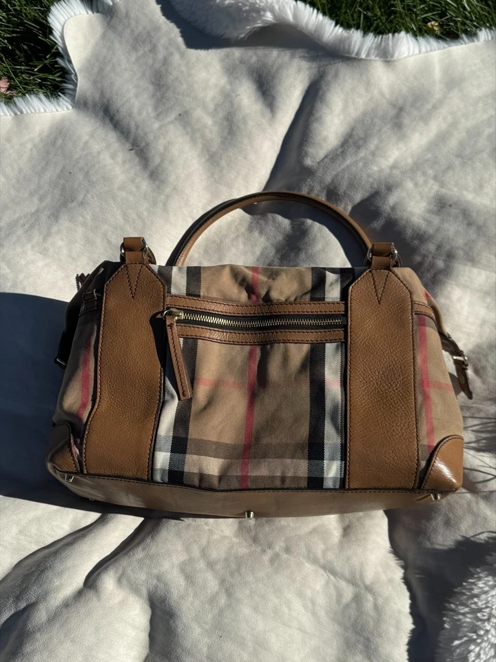 Burberry Nova Amerlia Diaper Bag w/extended strap, changing pad, dust bag - Image 2 of 4