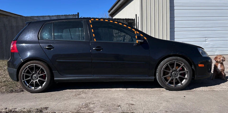 Moldura de sello de puerta de ventana delantera derecha 06-09 VW Rabbit GTI MK5 4 puertas - Original Foto 2 de 4