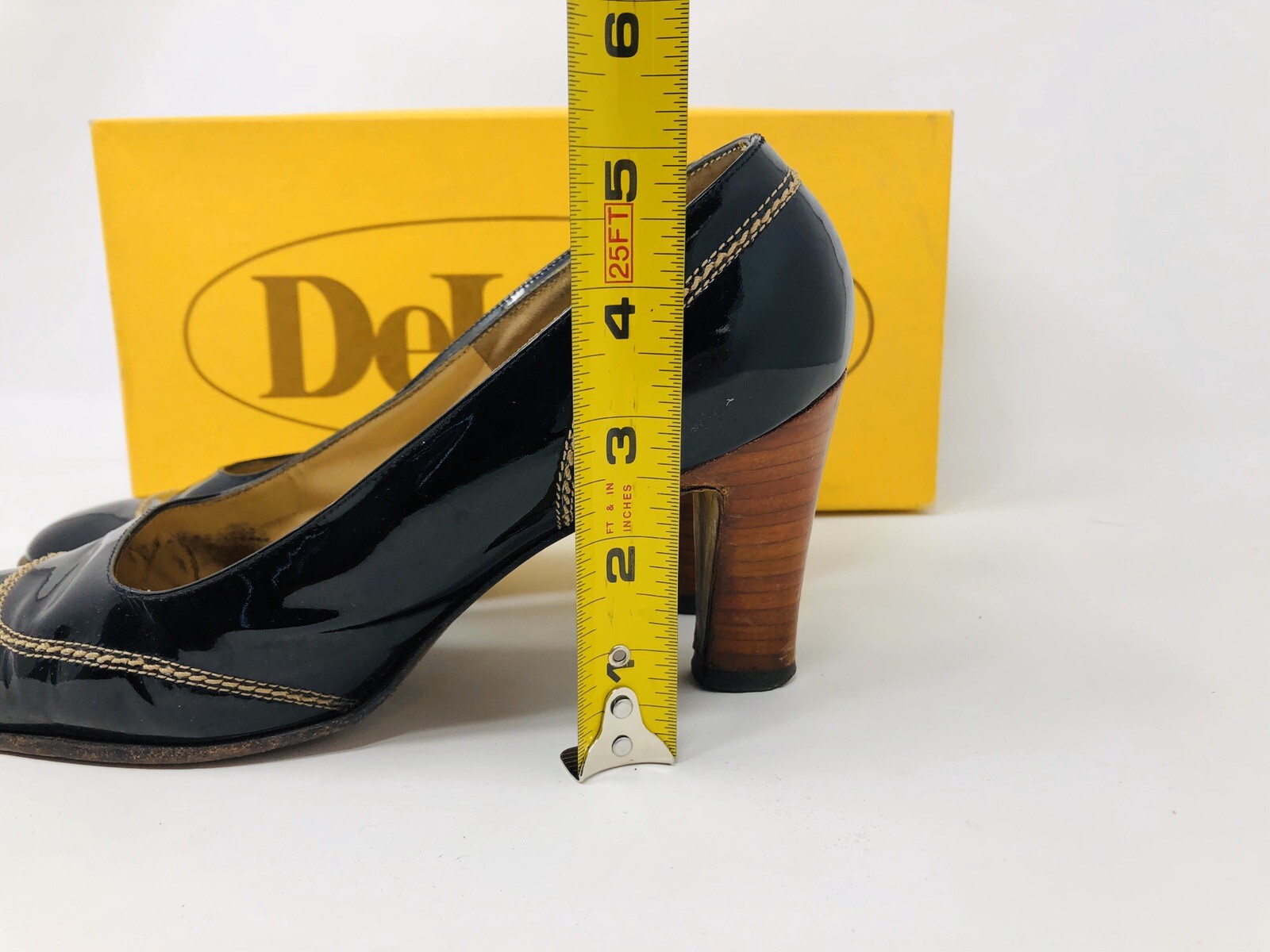 Vintage DeLiso Black Patent Leather Wood Heels Pumps Closed Toe Size 7B