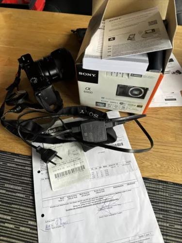 Sony Alpha a6000 24,3MP Spiegellose Systemkamera +Zeiss Objektiv nur 700 Bilder