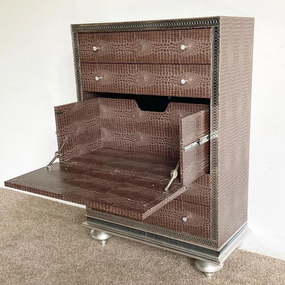 Combinación de escritorio Hollywood Swank Faux Gator Highboy Secretaria por Michael Amini Foto 4 de 4