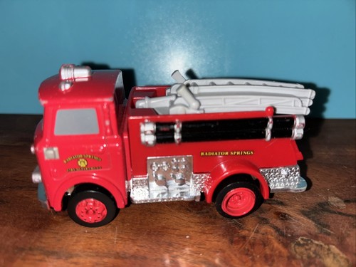 Disney Pixar Cars 2 1:43 Deluxe Oversized Diecast Red the Fire Truck Firefighter - Picture 2 of 6
