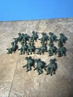 Marx 1950's / 60's Battleground Lot Of 15 Seated  G.I's / Marines / Green