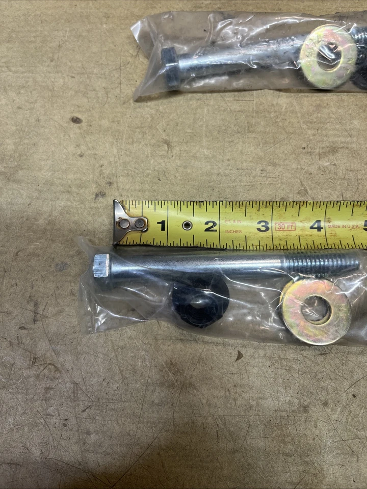 Ford Mustang 1965 1966 hoja delantera resorte pernos de ojo nunca abiertos Foto 3 de 4