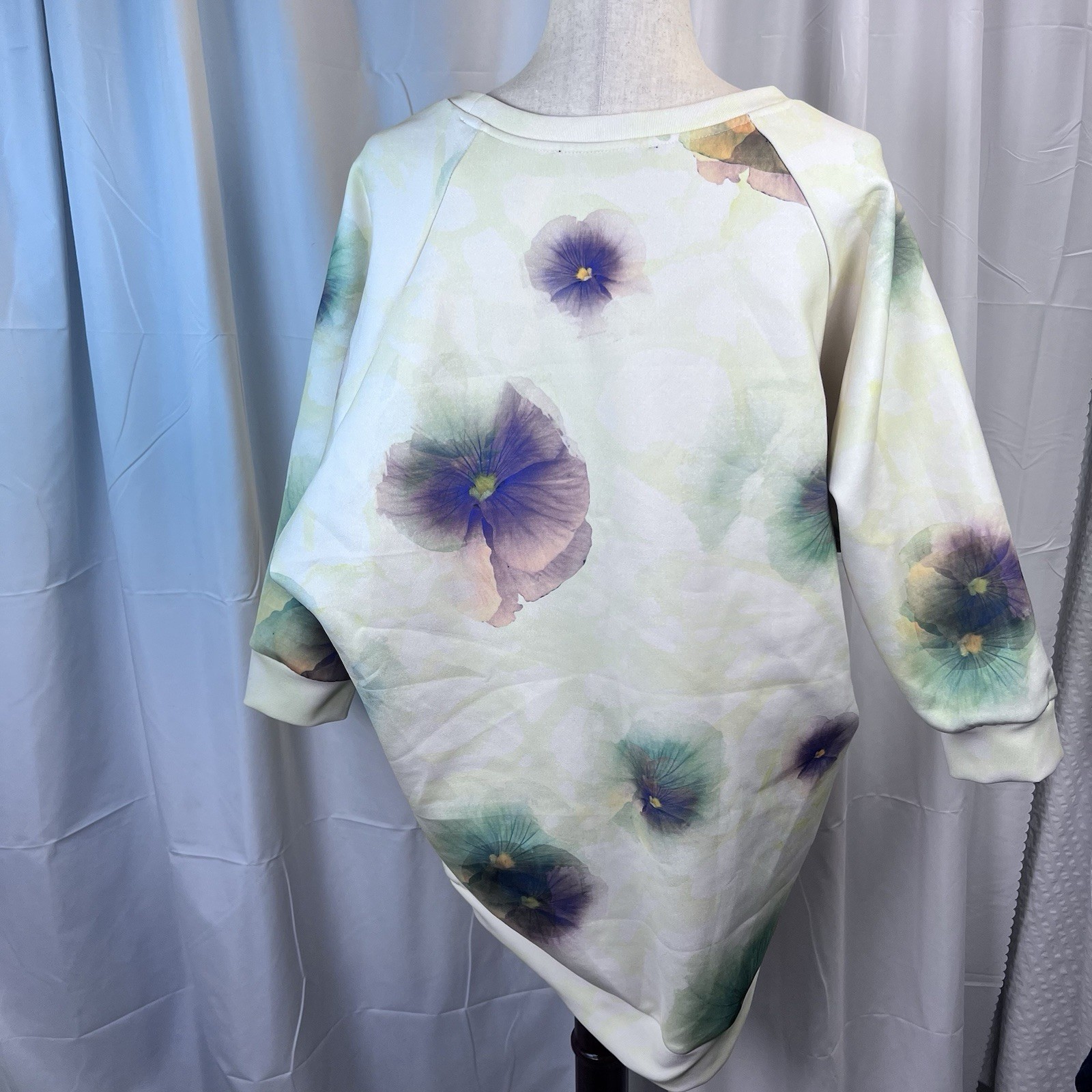 ZARA BASIC OVERSIZED FLORAL PRINTED SWEATSHIRT US… - image 3