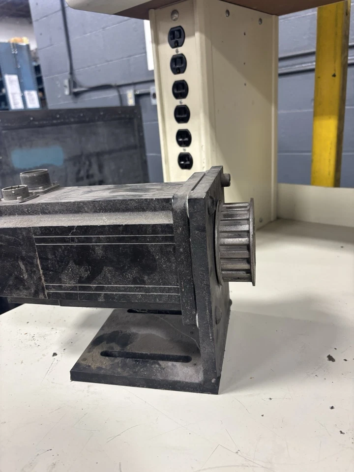 Emerson MGE-455-CONS-0000 2.46hp 3000rpm 240v 60hz Servo Motor USED - Image 4 of 4