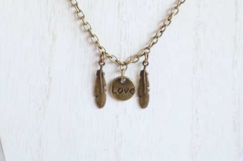 NEW!! ANTIQUE BRONZE LOVE & FEATHER NECKLACE PENDANT CHAIN JEWELRY - Picture 2 of 2