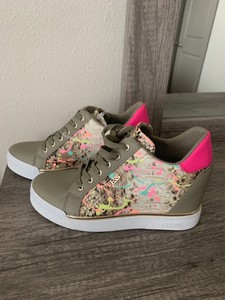 guess tennis shoes for women