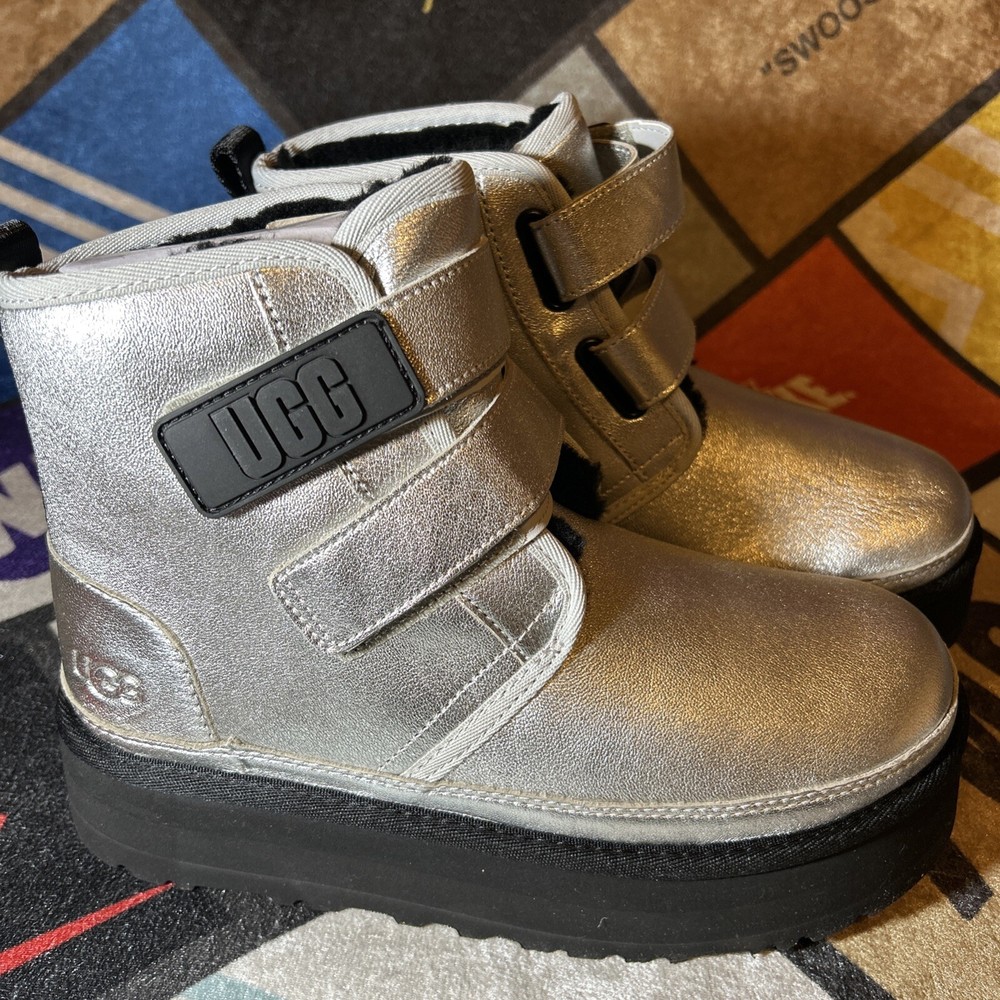 UGG K Neumel Platform Leather - Size 4 USA