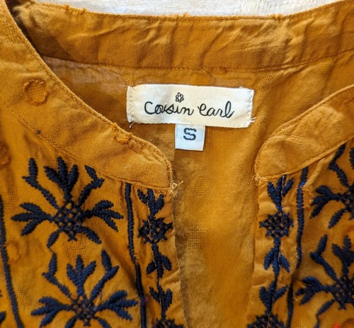Top Pullover Cousin Earl Anthropologie Mostaza Pequeño Calado Boho Bordado - Imagen 3 de 6