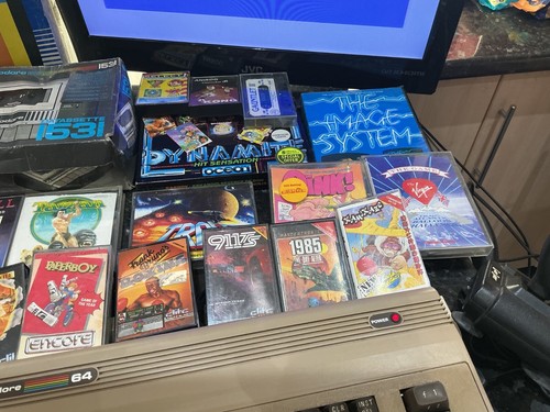 COMMODORE 64 C64 BREADBIN COMPUTER BOXED inc , JOYSTICK , TAPE DECK , GAMES - Afbeelding 17 van 21