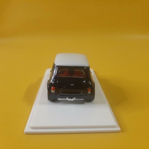 (WANGSTAR) Hot Wheels MORRIS MINI Custom CHROME BLACK Real Riders LIMITED +case - Picture 8 of 12