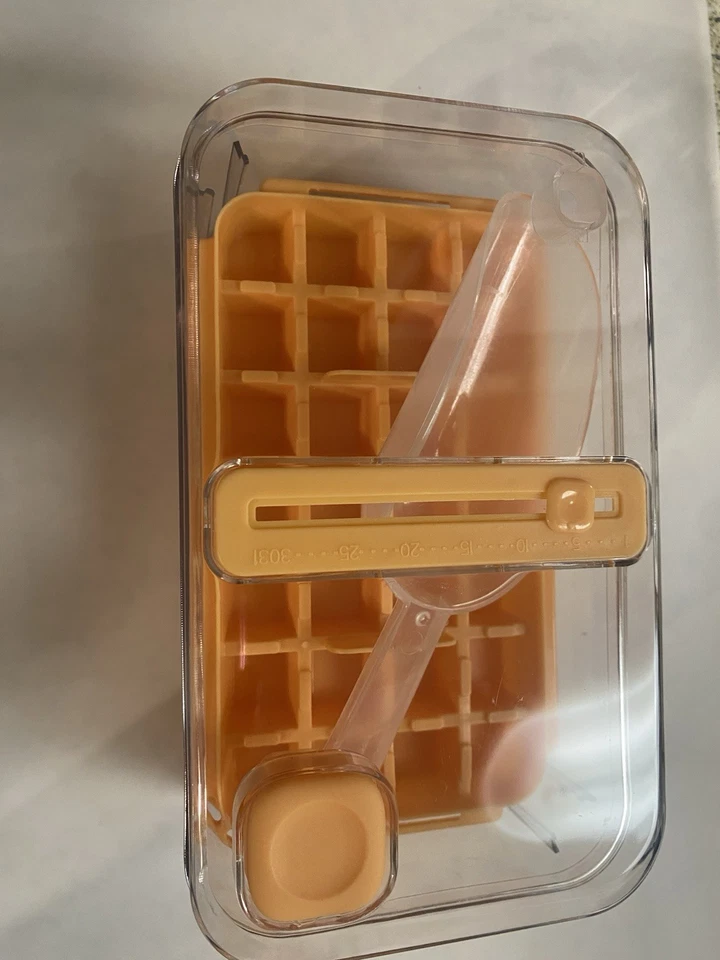 Bandejas para cubitos de hielo para congelador, bandeja para cubitos de hielo con tapa y contenedor, 2 capas de 64 celdas Foto 2 de 4