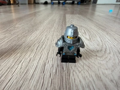Lego Robin Underwood - Pearl Dark Gray Helmet and Armor, Black Short Legs nex062 - Bild 1 von 2