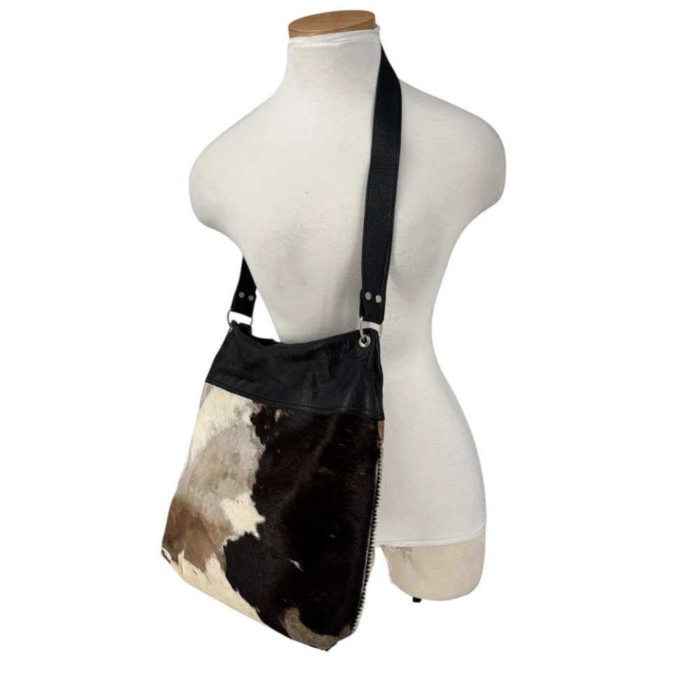 Bandolera grande bohemia vintage de cuero de vaca occidental pelo de becerro Foto 3 de 4