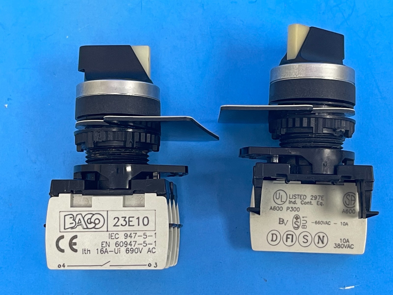 Baco 22 mm 3 Positions momentary contact & 2 positions Maintained  [Lot of 2]