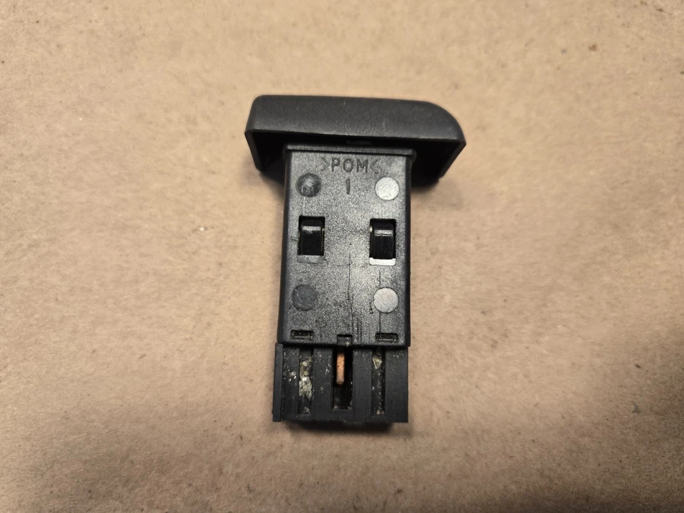 Interruptor ventana trasera térmica Land Rover Discovery 1 AMR3750 Foto 4 de 4