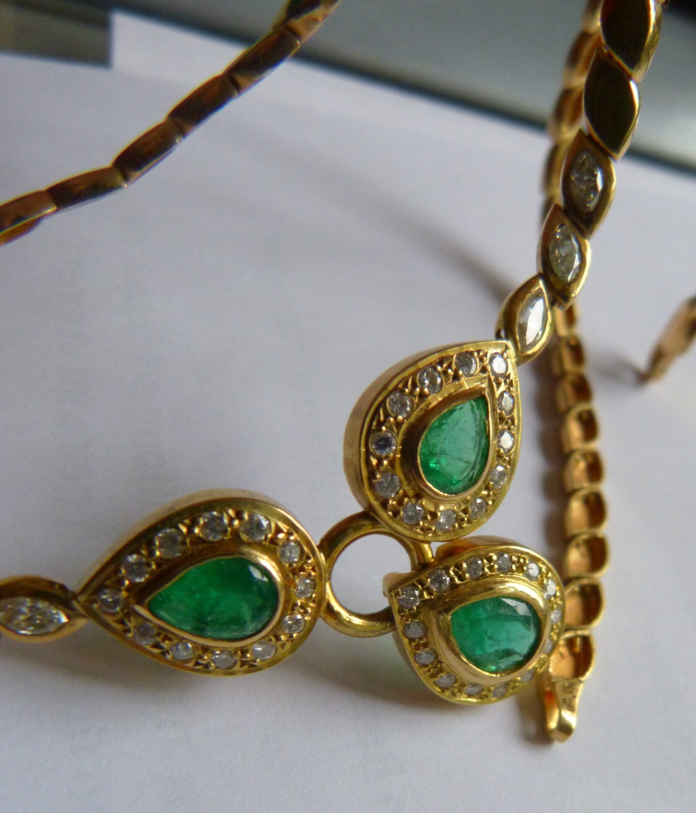 Fine 18 K Gold Colombian Emerald and Diamond Necklace, 29 g