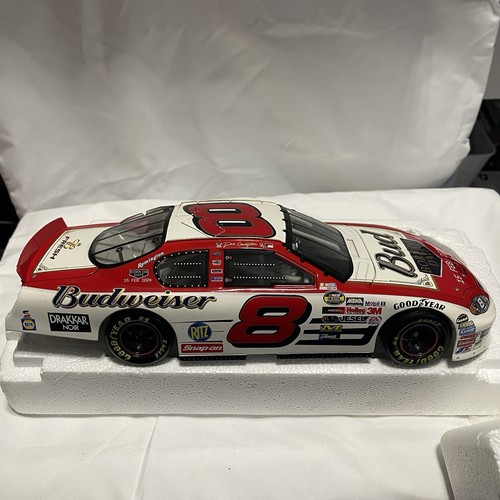 Dale Earnhardt Jr #8 Budweiser 2004 Chevy Monte Carlo 1:18 Action 1 Of 4,956 - Picture 3 of 14