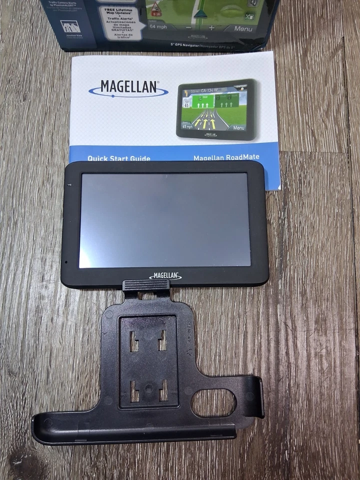 Magellan RoadMate 5635T-LM GPS Navigator Portable No Cords Included - Image 4 of 4