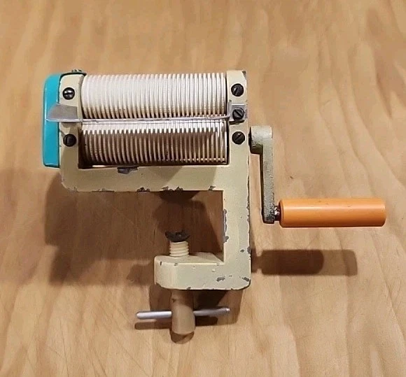 ANTIGUA máquina para hacer fideos ramen adjuntar tabla de cortar manivela mano derecha Foto 2 de 4