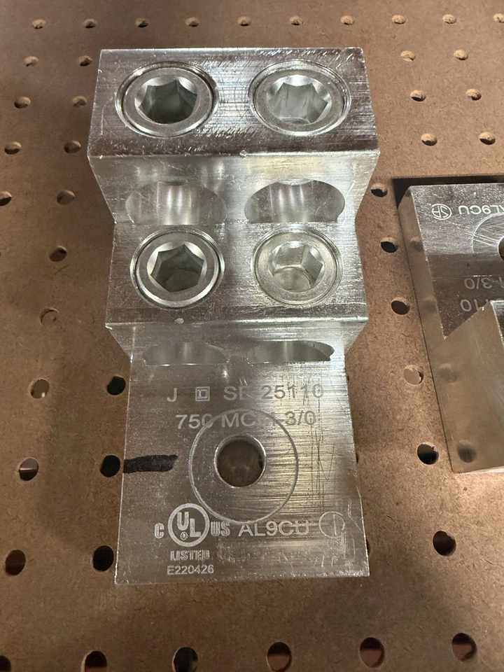 SE- 25110  (4) 750MCM-3/0  Terminal Lug NOS AL9CU Foto 2 de 2