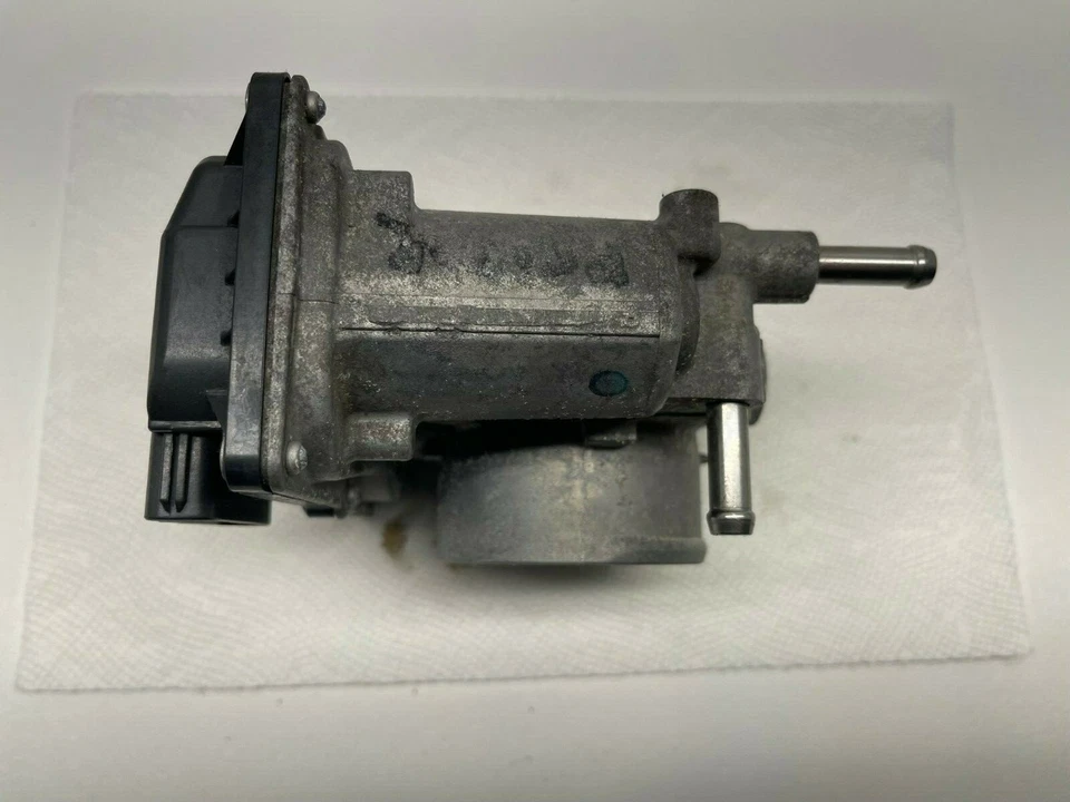 Toyota Prius 2013 2014 2015 2016 2017 2018 carrocería de válvula de acelerador 22030-37060 Foto 3 de 4