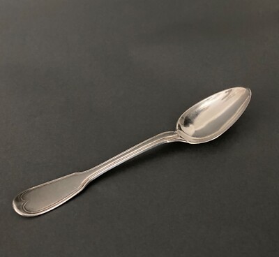 Cuillère à ragoût en argent massif « coquille « époque XVII