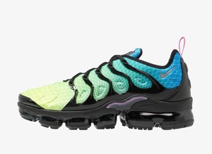 volt green vapormax plus